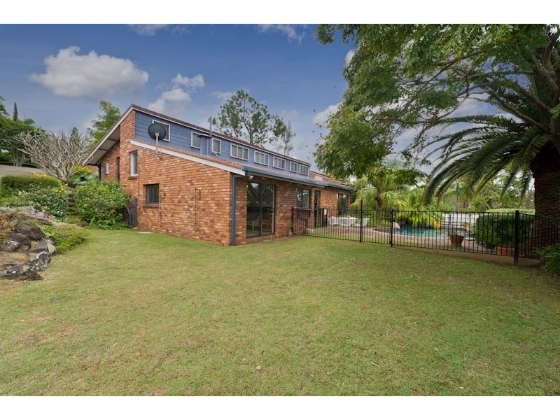 33 Broadmoor Street, Kenmore Hills QLD 4069