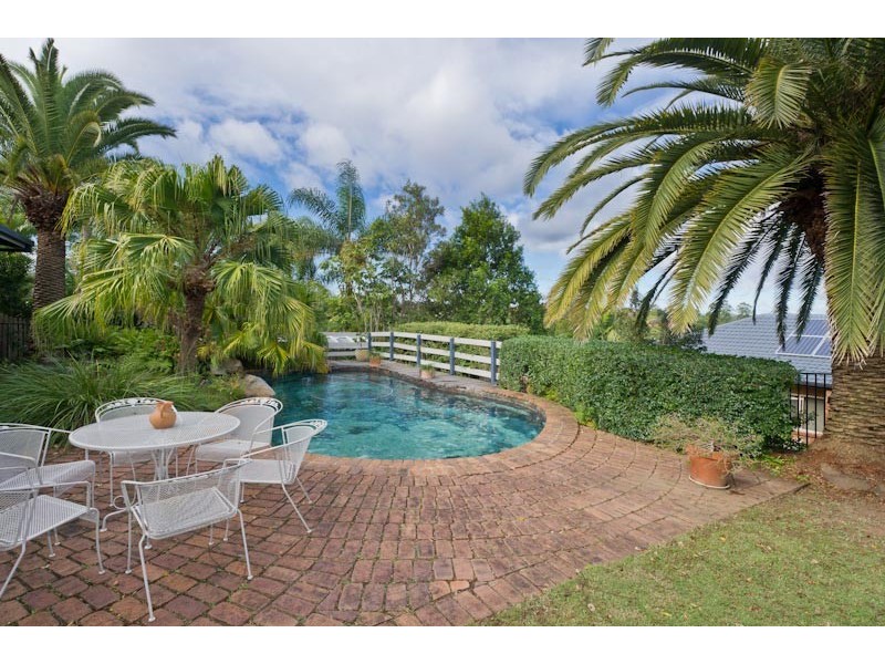 33 Broadmoor Street, Kenmore Hills QLD 4069