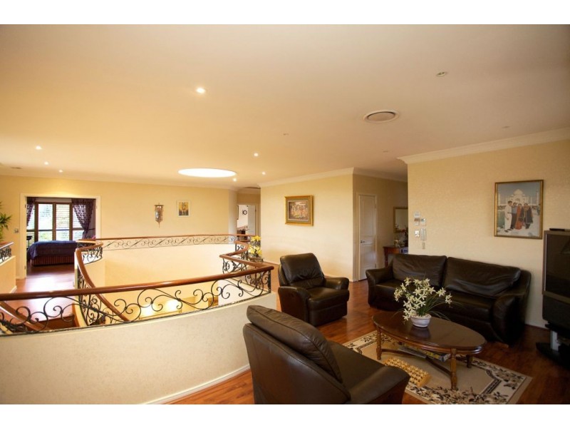 28 NEWELL PLACE, Westlake QLD 4074