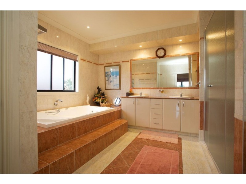 28 NEWELL PLACE, Westlake QLD 4074