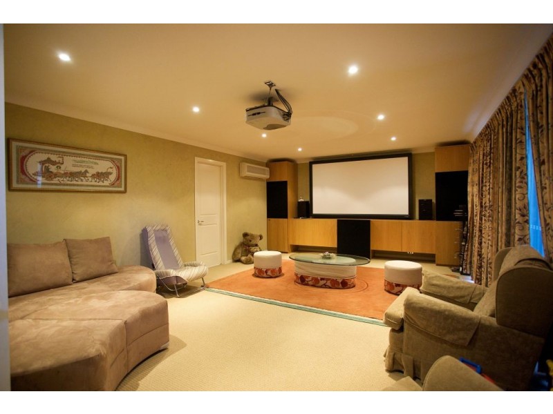 28 NEWELL PLACE, Westlake QLD 4074