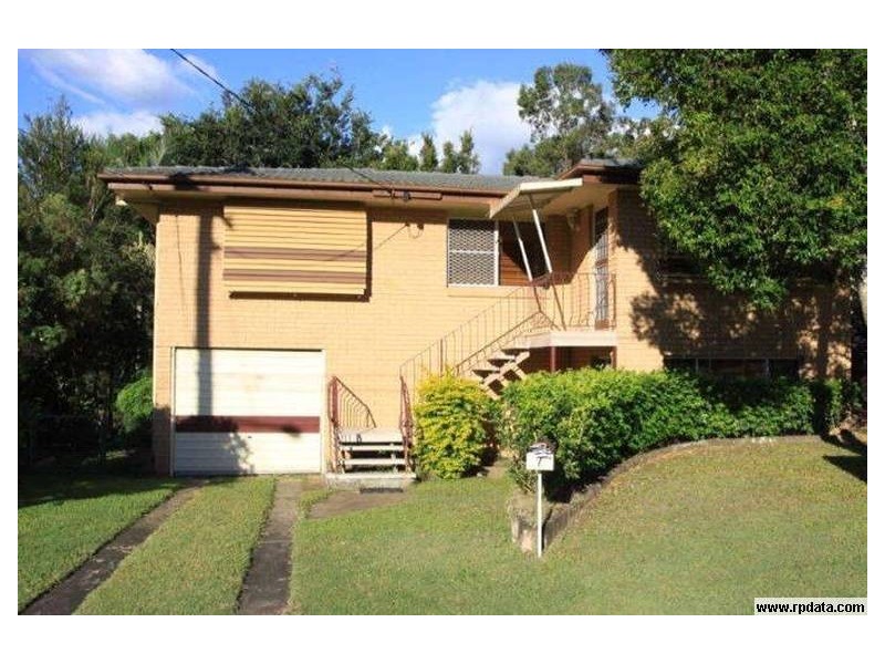 7 Praeger Street, Chapel Hill QLD 4069