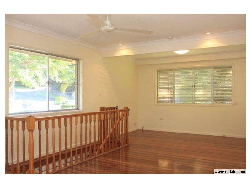 7 Praeger Street, Chapel Hill QLD 4069