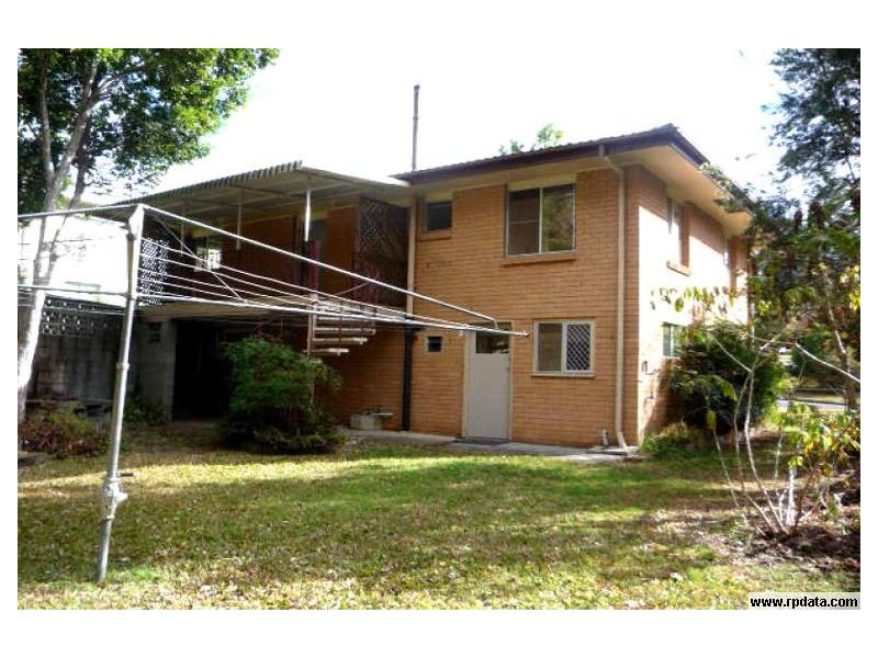 7 Praeger Street, Chapel Hill QLD 4069