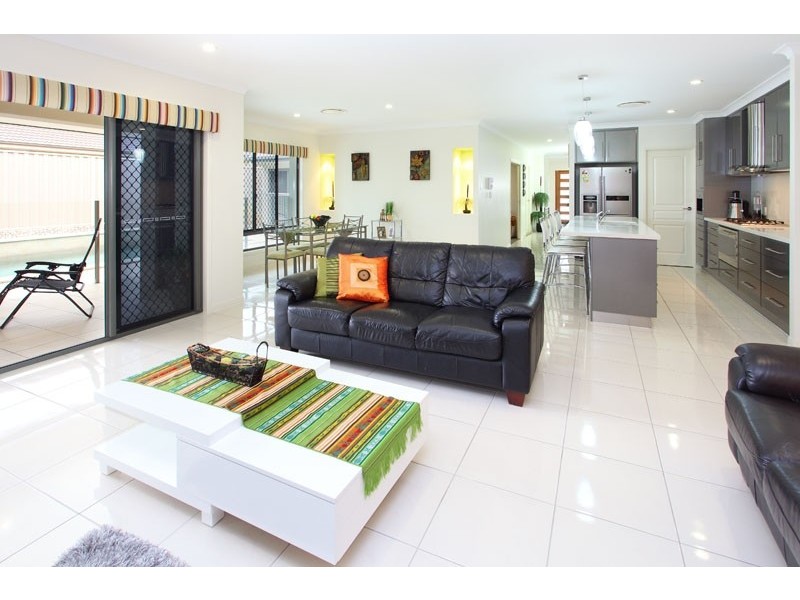 25 Shamrock Ct, Chuwar QLD 4306