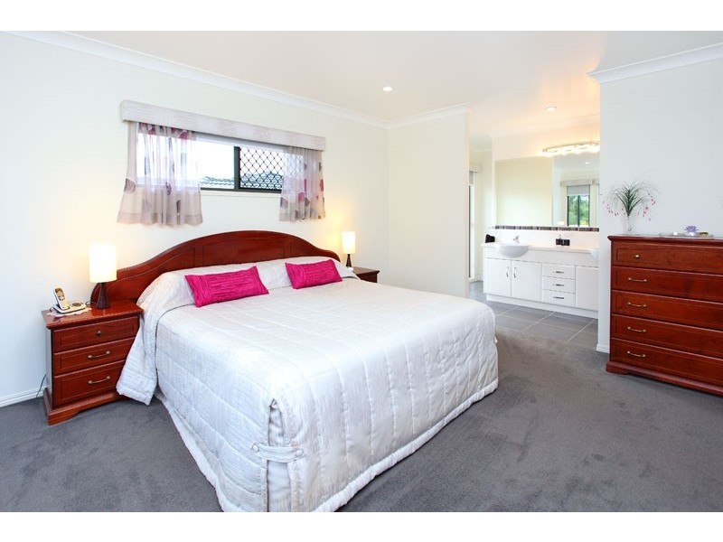 25 Shamrock Ct, Chuwar QLD 4306