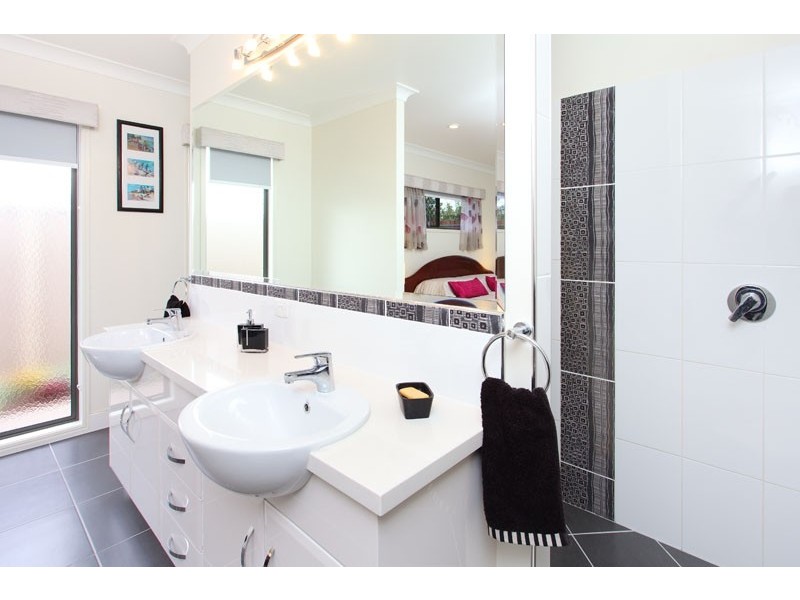 25 Shamrock Ct, Chuwar QLD 4306