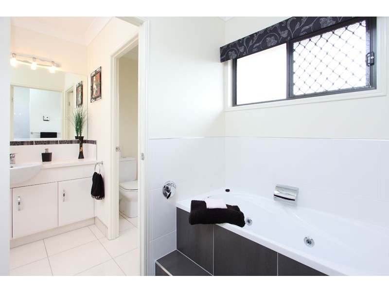 25 Shamrock Ct, Chuwar QLD 4306
