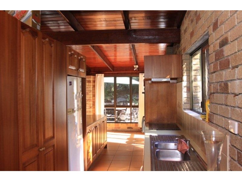 28 Kewarra Street, Kenmore QLD 4069