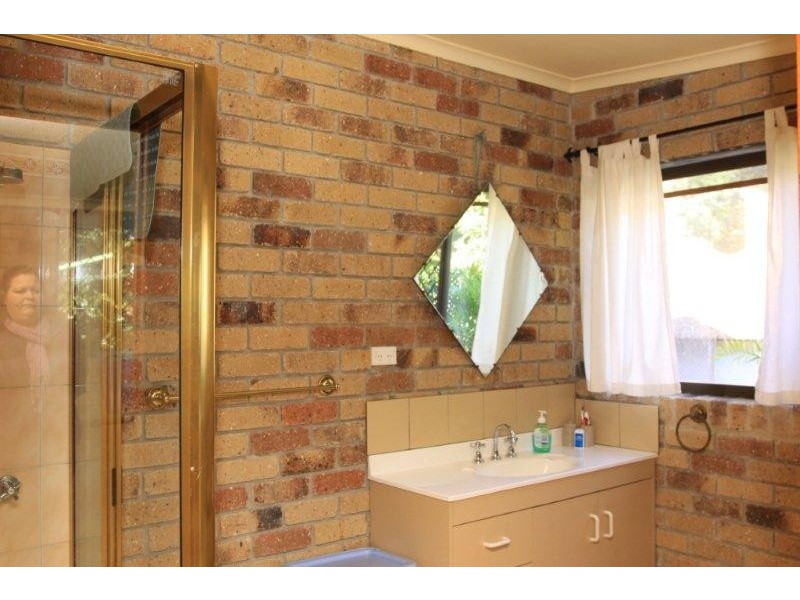 28 Kewarra Street, Kenmore QLD 4069