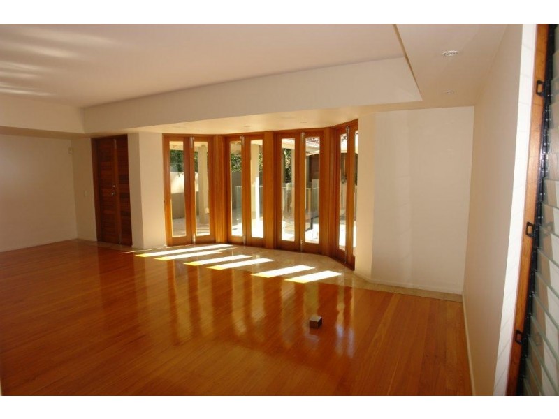 143 The Esplanade, St Lucia QLD 4067