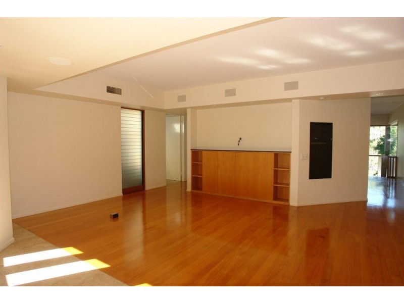 143 The Esplanade, St Lucia QLD 4067