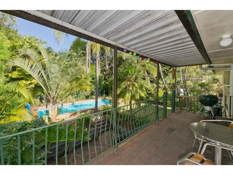 36 Fawkner Street, Chapel Hill QLD 4069