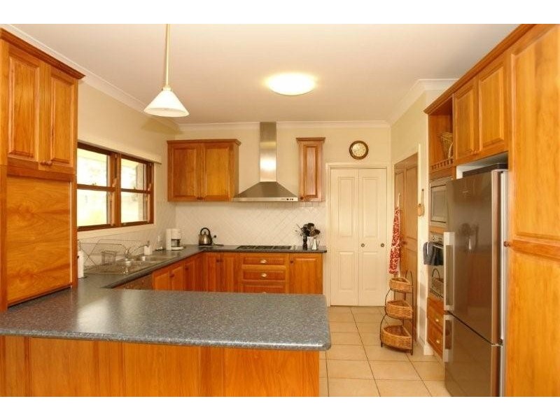 140 Rafting Ground Rd, Brookfield QLD 4069