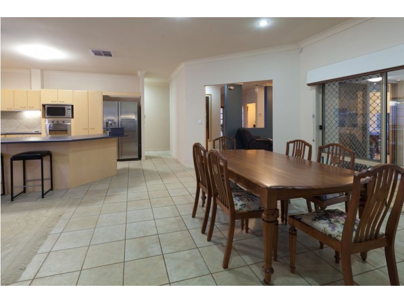 26 LAKESIDE CRESCENT, Sinnamon Park QLD 4073