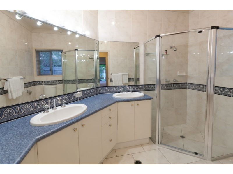 26 LAKESIDE CRESCENT, Sinnamon Park QLD 4073