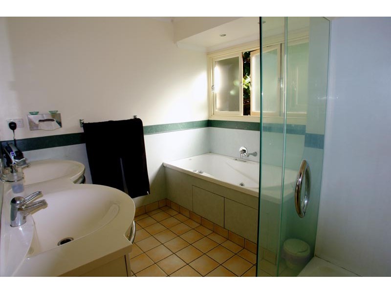 22 Aberfoyle Street, Kenmore QLD 4069