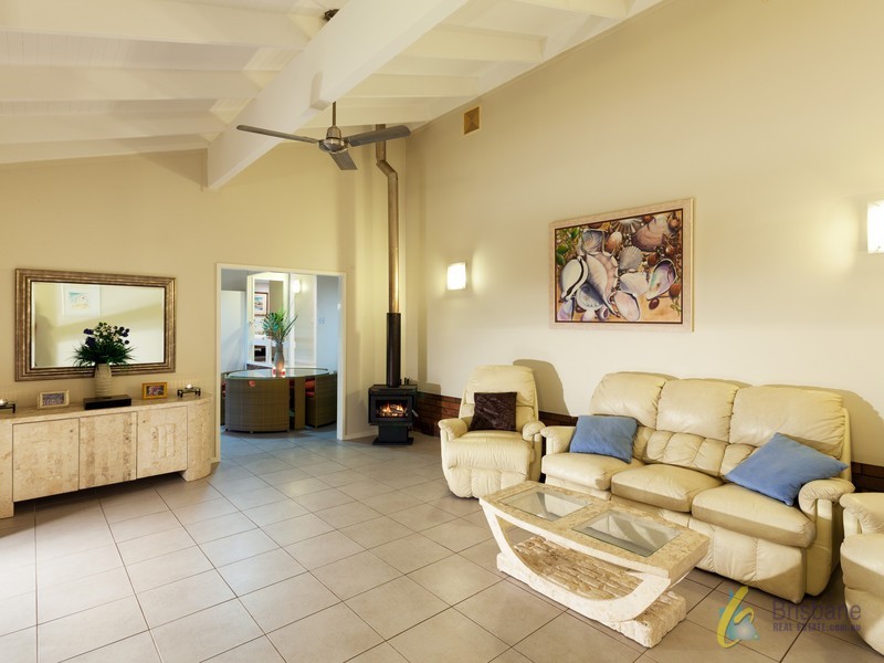 101 College Road, Karana Downs QLD 4306