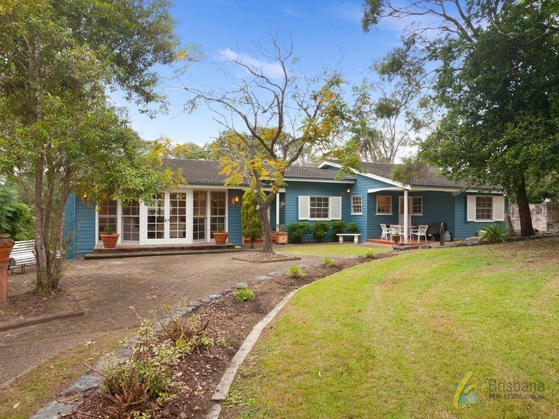 77 Tristania Road, Chapel Hill QLD 4069