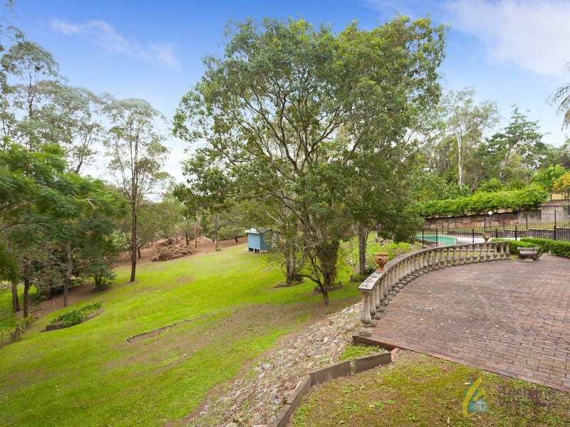 77 Tristania Road, Chapel Hill QLD 4069