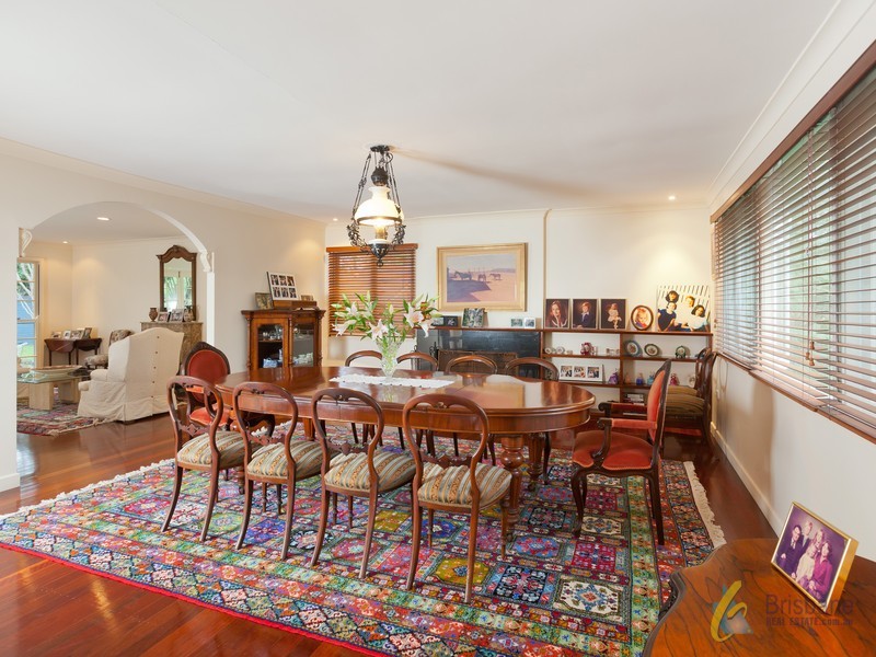 77 Tristania Road, Chapel Hill QLD 4069