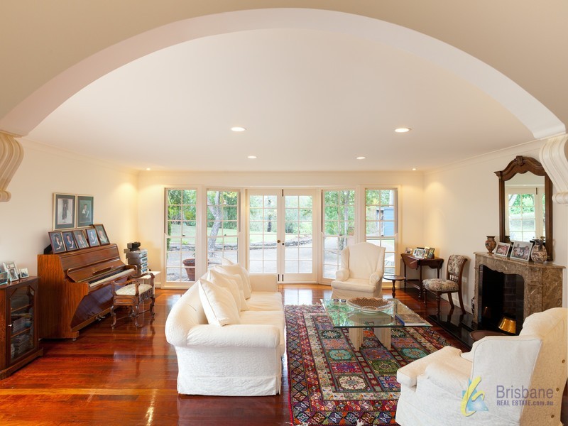 77 Tristania Road, Chapel Hill QLD 4069