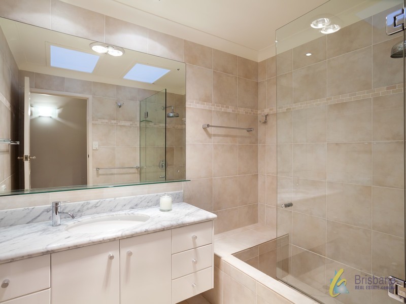 77 Tristania Road, Chapel Hill QLD 4069