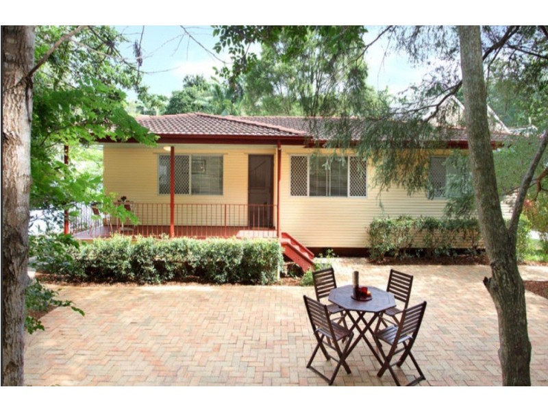 6 Tucker Street, Chapel Hill QLD 4069