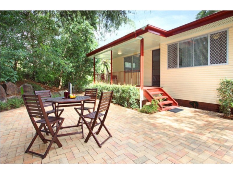 6 Tucker Street, Chapel Hill QLD 4069