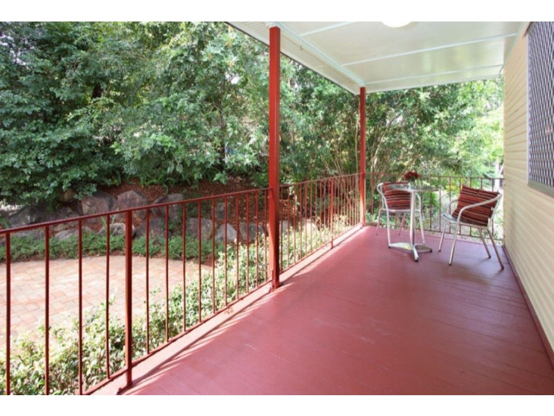 6 Tucker Street, Chapel Hill QLD 4069