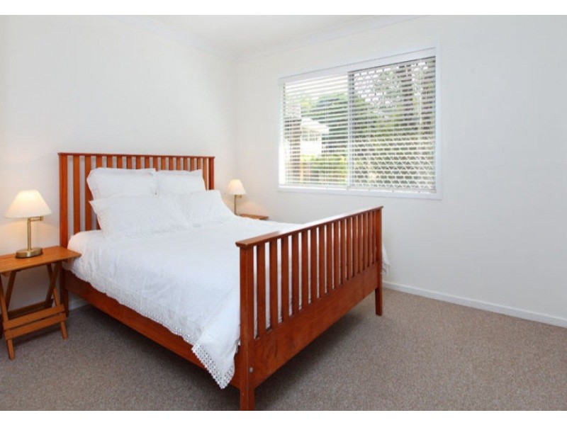 6 Tucker Street, Chapel Hill QLD 4069