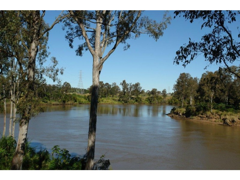 16 Riverpoint Boulevard, Riverhills QLD 4074