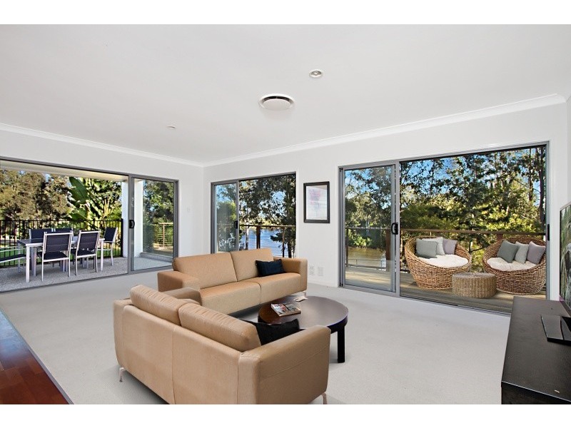 16 Riverpoint Boulevard, Riverhills QLD 4074
