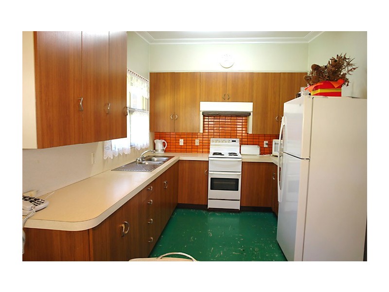 3 Baree Street, Kenmore QLD 4069