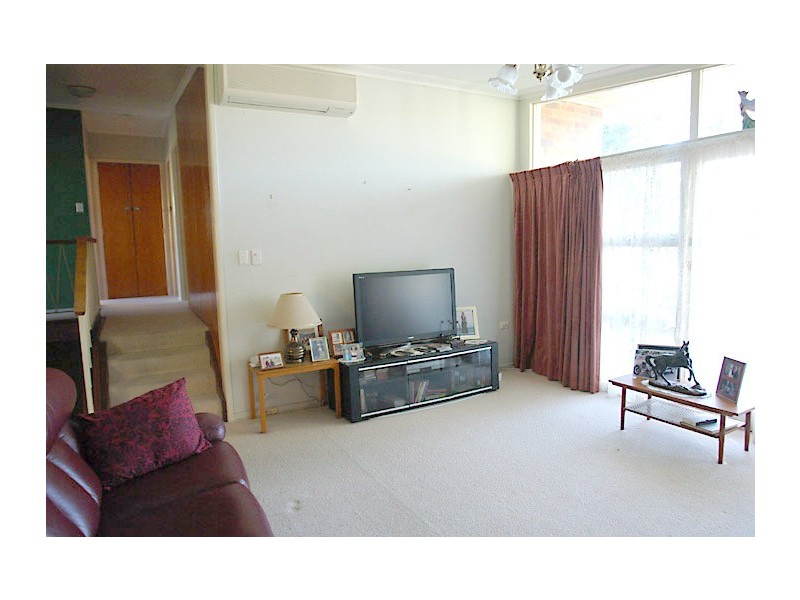 3 Baree Street, Kenmore QLD 4069