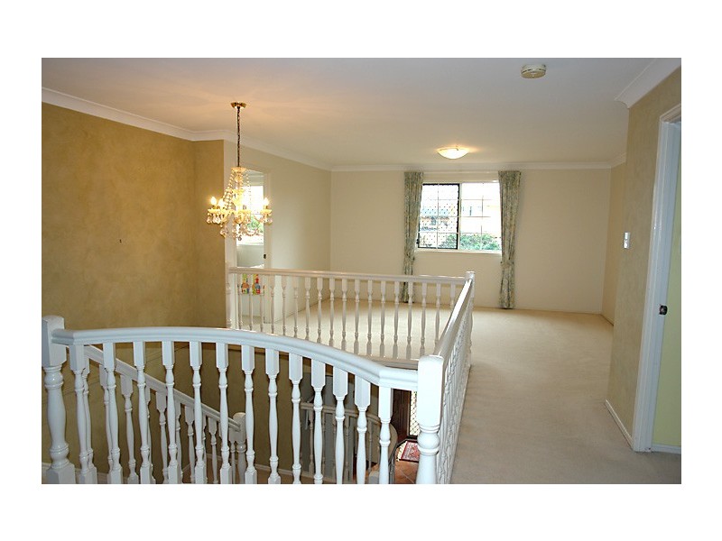 5 Arncliffe Close, Carindale QLD 4152