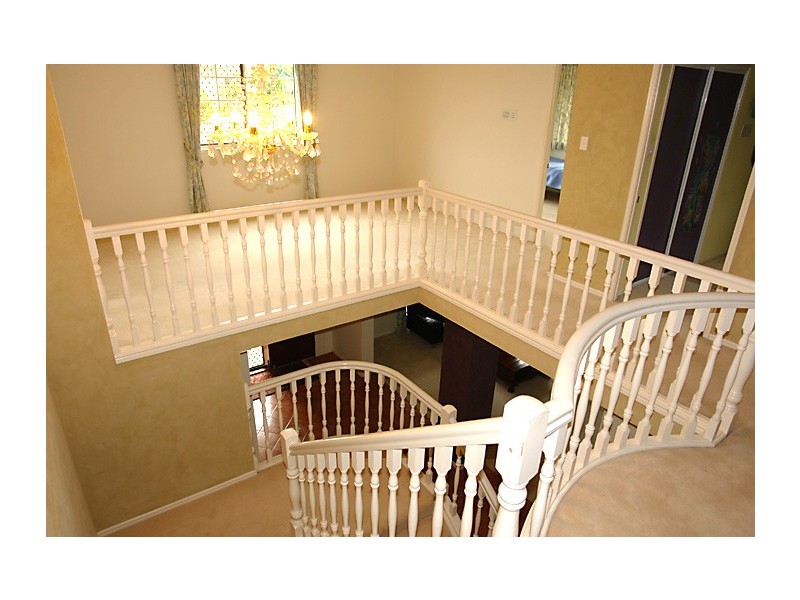 5 Arncliffe Close, Carindale QLD 4152