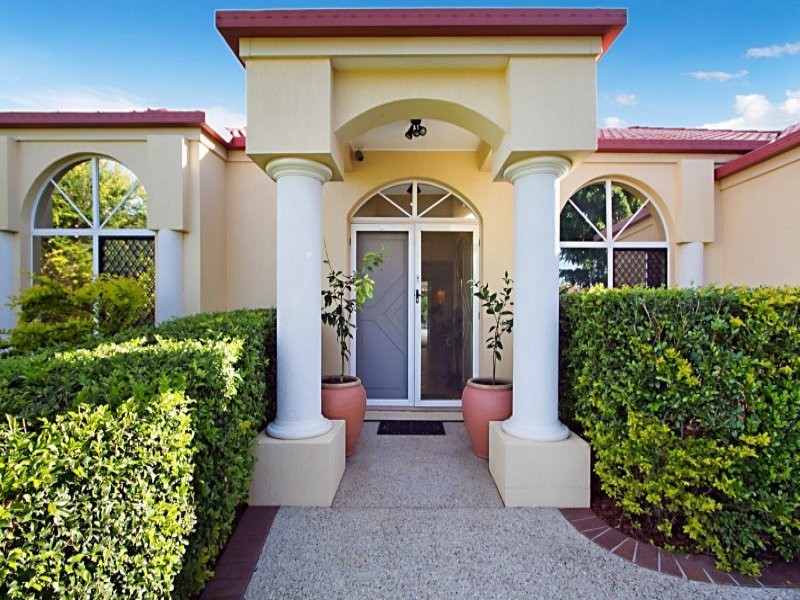 35 McConnell Crescent, Brookfield QLD 4069
