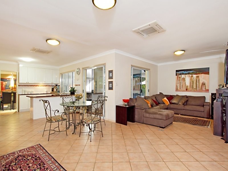 35 McConnell Crescent, Brookfield QLD 4069