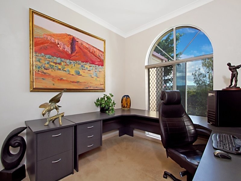 35 McConnell Crescent, Brookfield QLD 4069