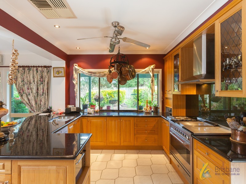 72 Riversleigh Road, Bellbowrie QLD 4070