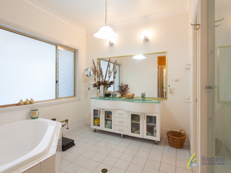 72 Riversleigh Road, Bellbowrie QLD 4070