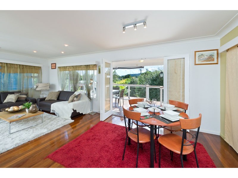 7 Lowanna Street, Kenmore QLD 4069