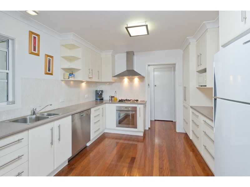 7 Lowanna Street, Kenmore QLD 4069