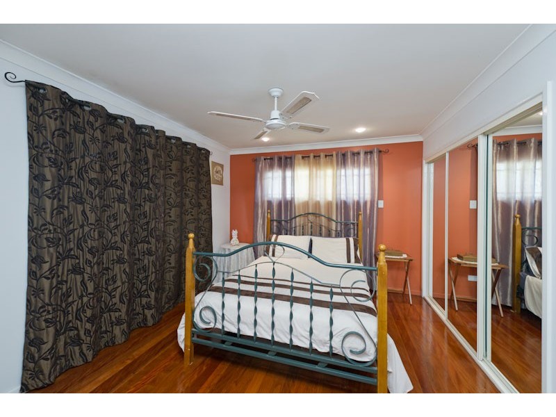 7 Lowanna Street, Kenmore QLD 4069