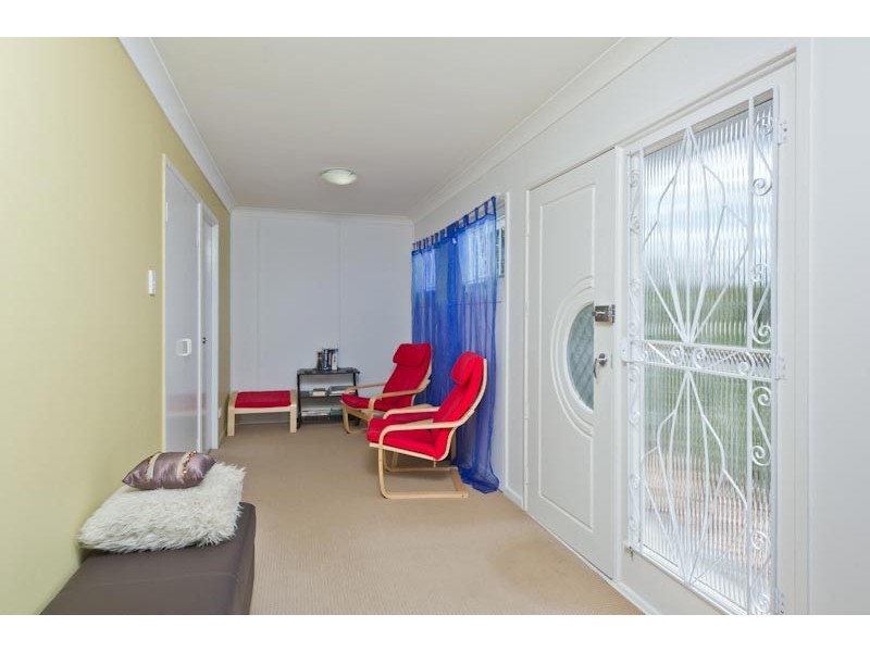 7 Lowanna Street, Kenmore QLD 4069