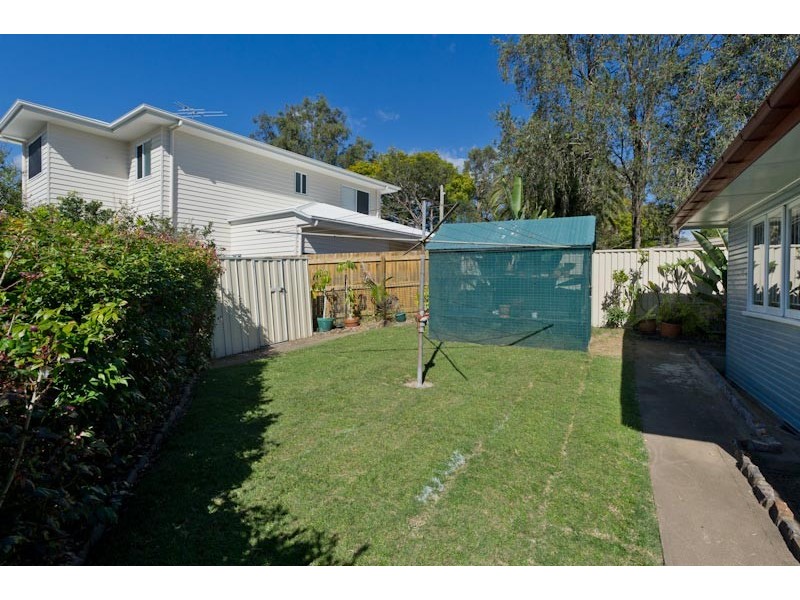 7 Lowanna Street, Kenmore QLD 4069