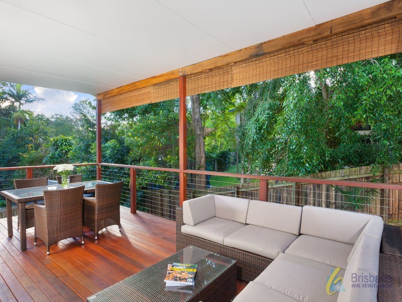 1 Leander Street, Chapel Hill QLD 4069