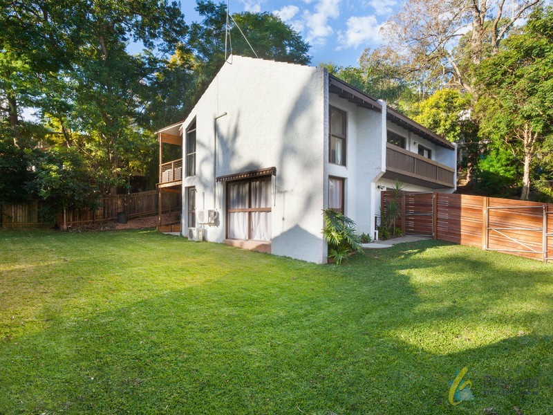 1 Leander Street, Chapel Hill QLD 4069