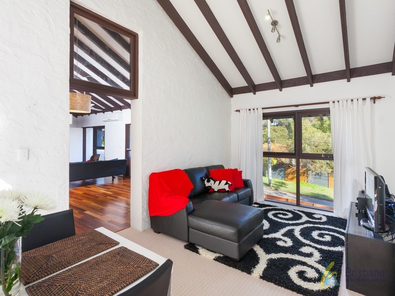 1 Leander Street, Chapel Hill QLD 4069